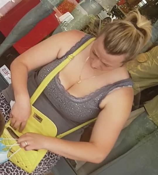 19P hot mom with very hot tits show a big cleavage in public