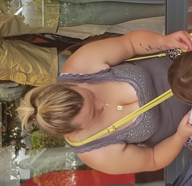 19P hot mom with very hot tits show a big cleavage in public