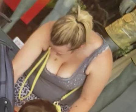 19P hot mom with very hot tits show a big cleavage in public