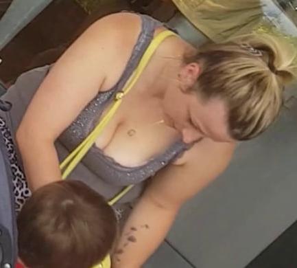 19P hot mom with very hot tits show a big cleavage in public