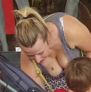 19P hot mom with very hot tits show a big cleavage in public