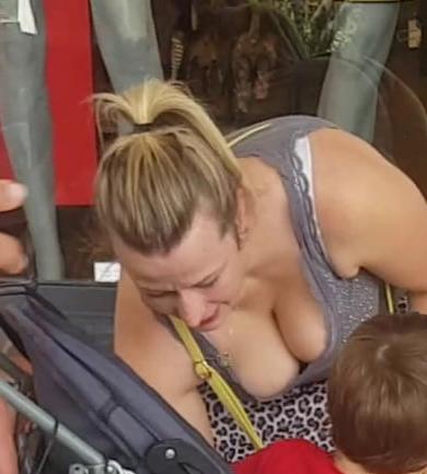 19P hot mom with very hot tits show a big cleavage in public