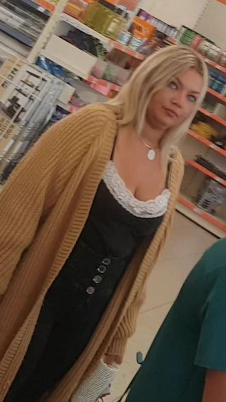 14P sexy mom hot tits show her boobs with hot massive  cleavage