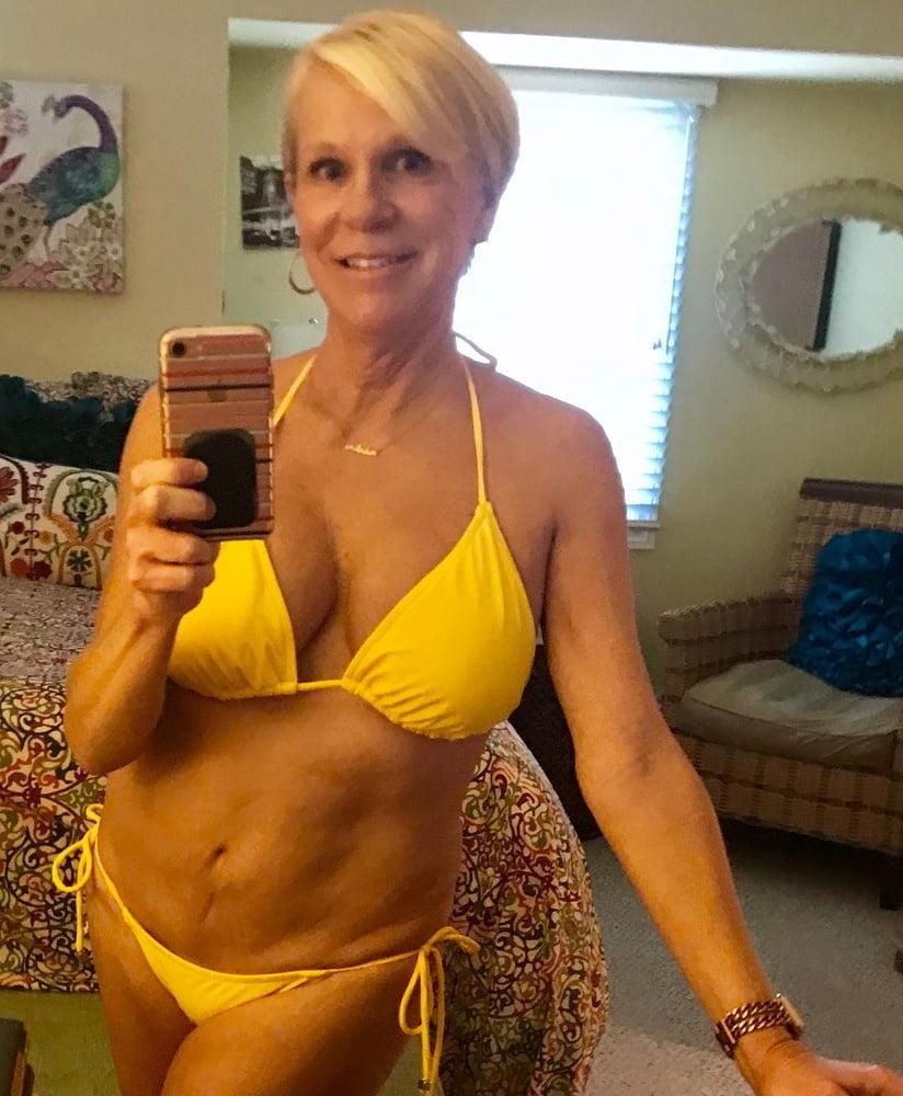 25P sexy grandma in bikini