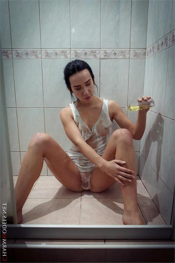 16P Natasha lot of oil in shower