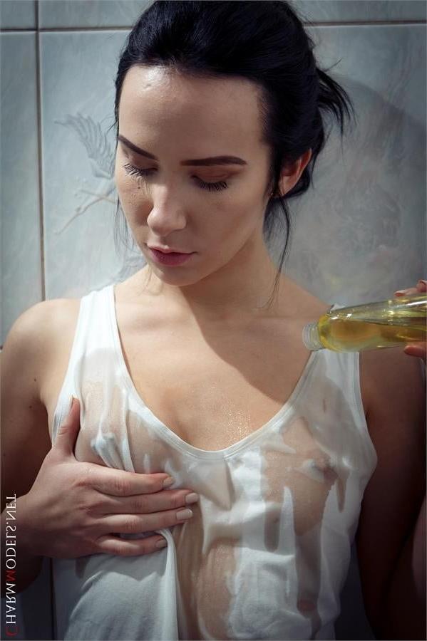 16P Natasha lot of oil in shower