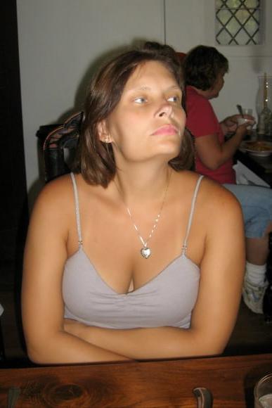 19P Mature ladies braless cleavage pokies 191