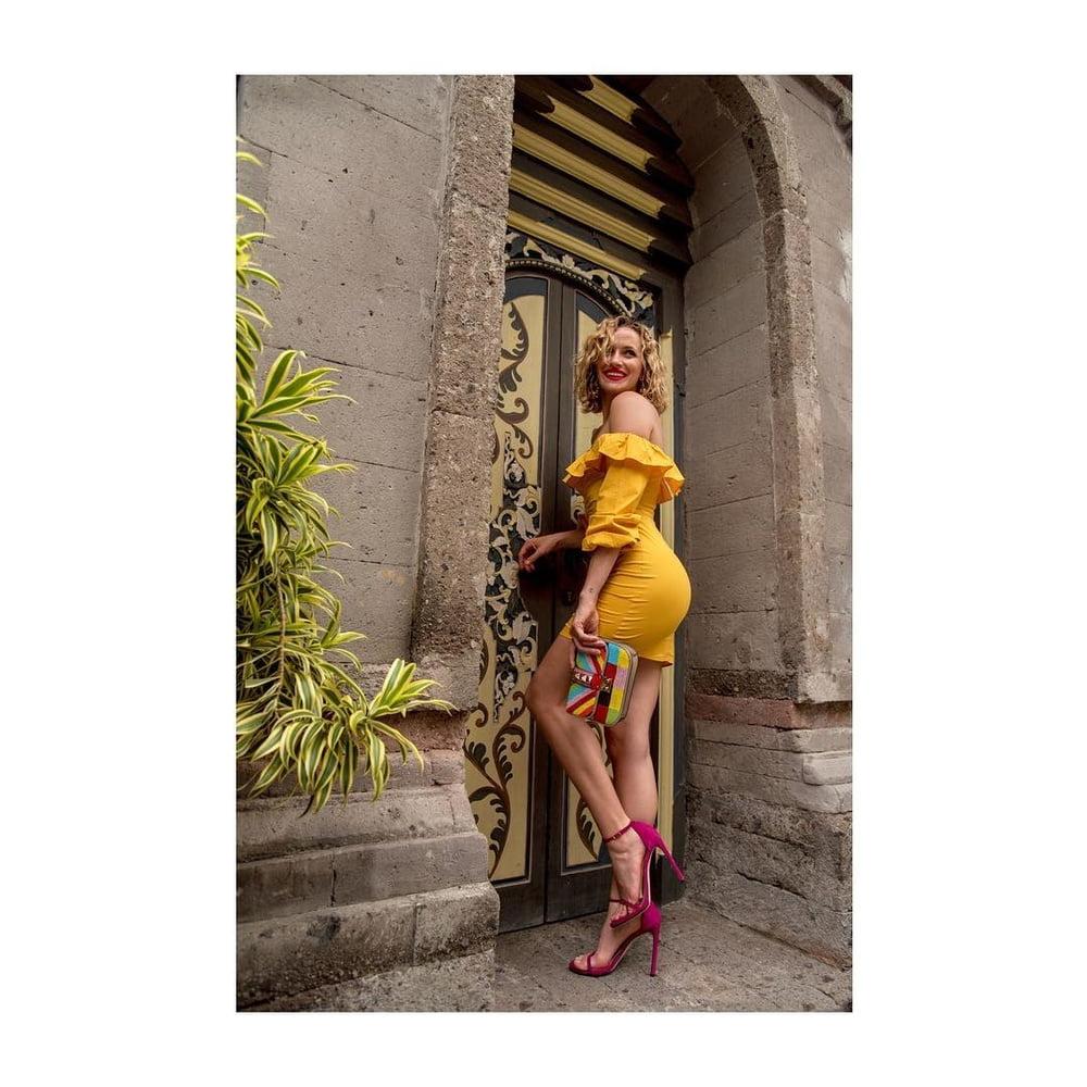 25P Shantel Vansanten Gorgeous woman.