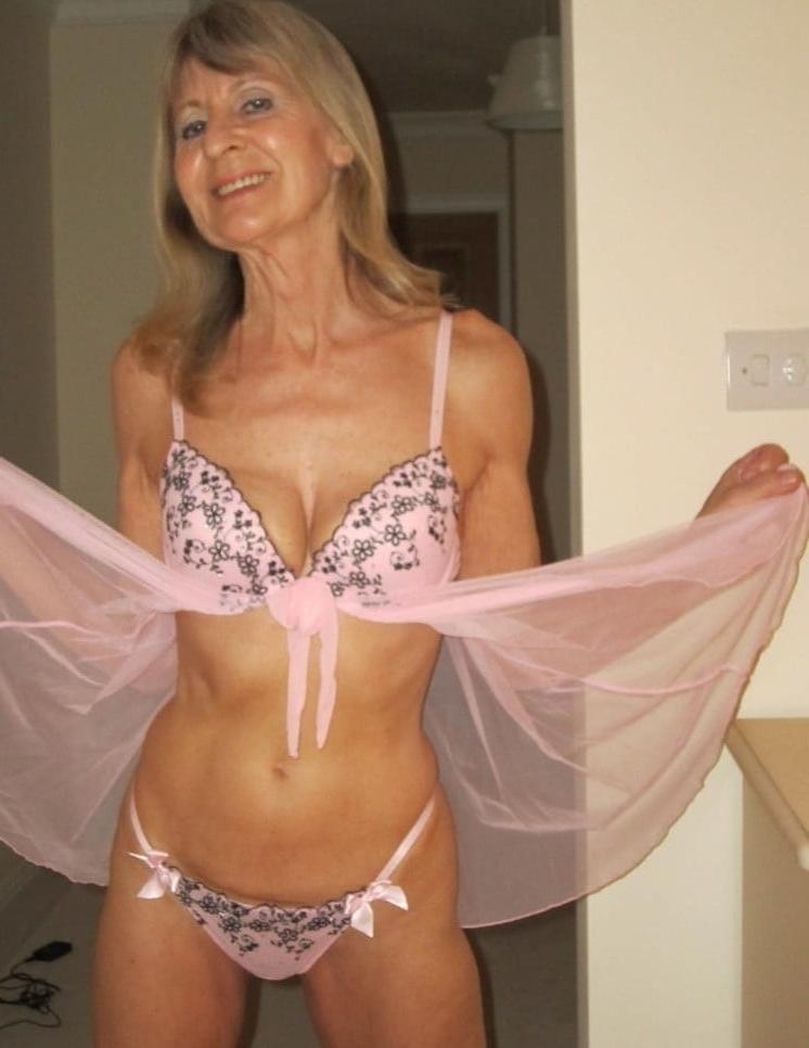 25P Sexy Grandma Spread her Legs 15