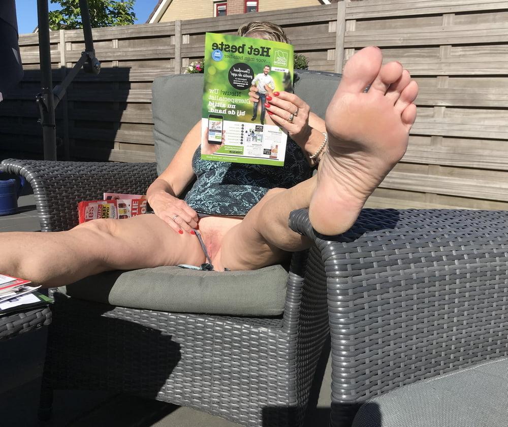 25P Sexy Grandma Spread her Legs 15
