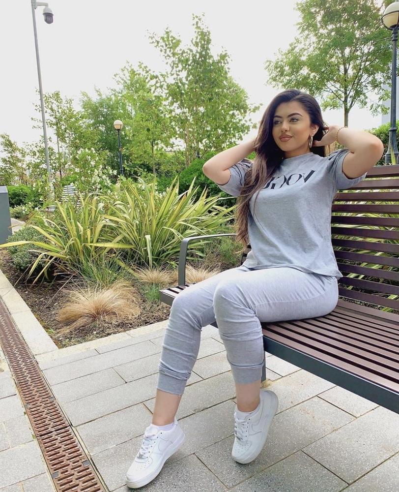 19P Gorgeous paki, how would you shag her?