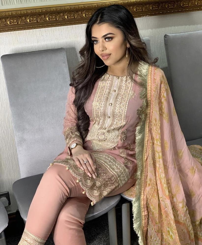 19P Gorgeous paki, how would you shag her?