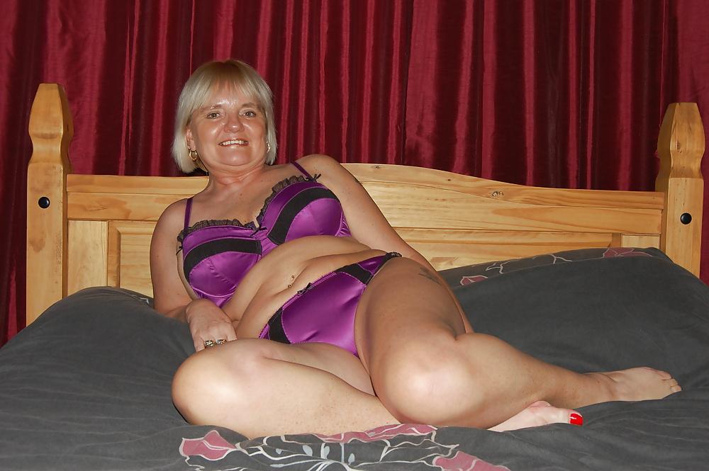 25P Scubabunny , me in red and purple underwear