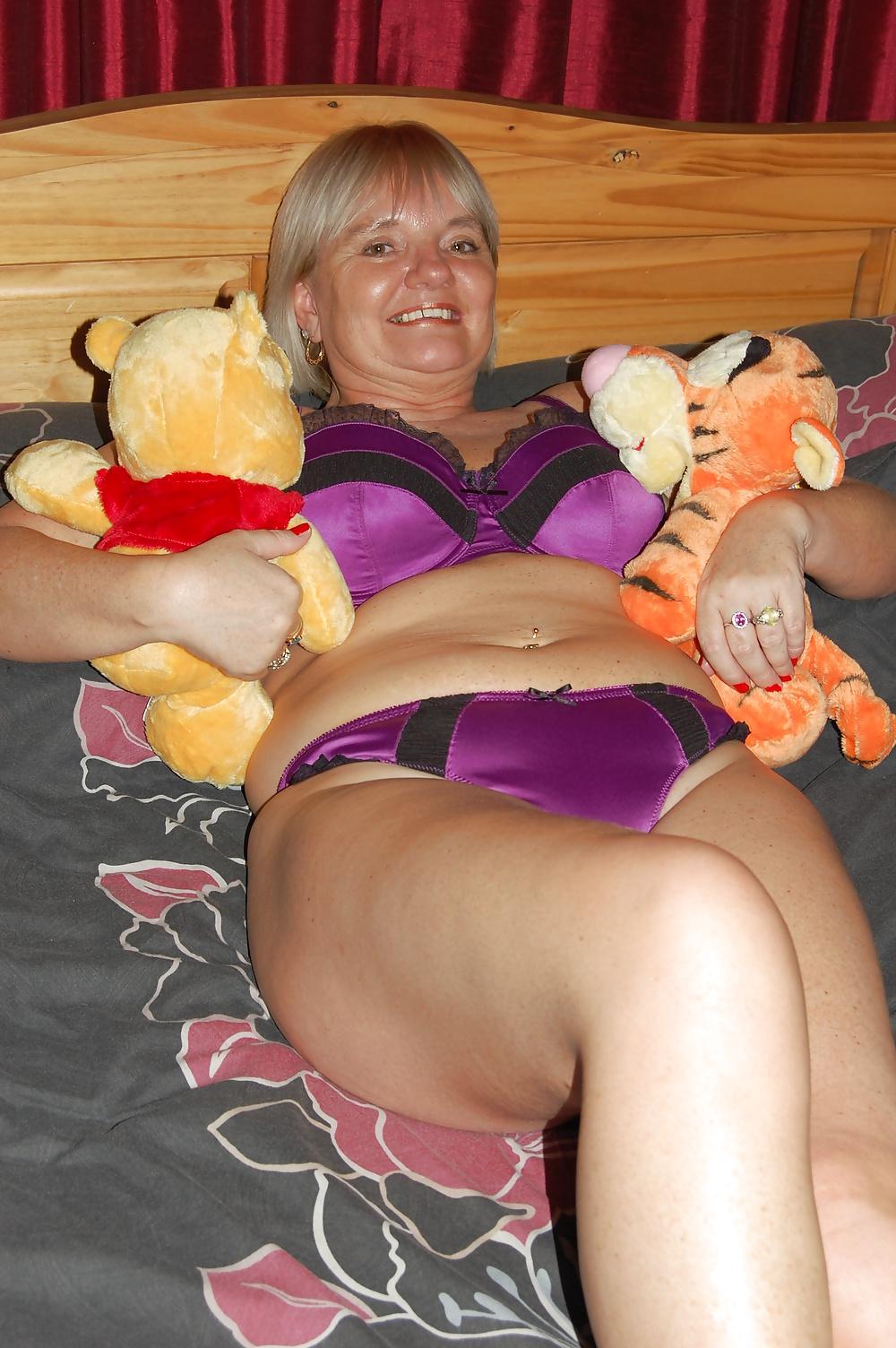 25P Scubabunny , me in red and purple underwear