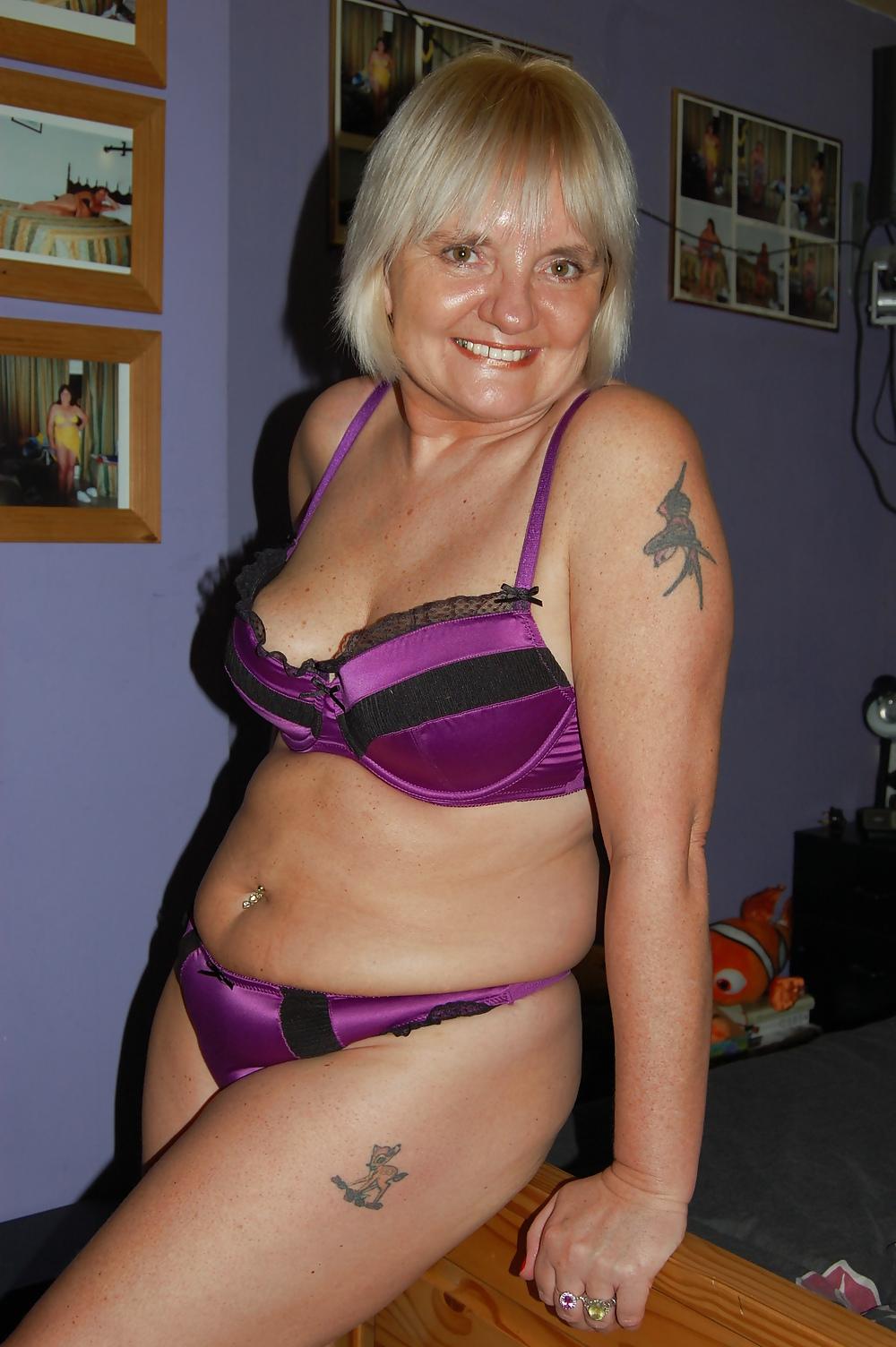 25P Scubabunny , me in red and purple underwear