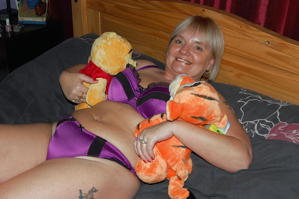 25P Scubabunny , me in red and purple underwear