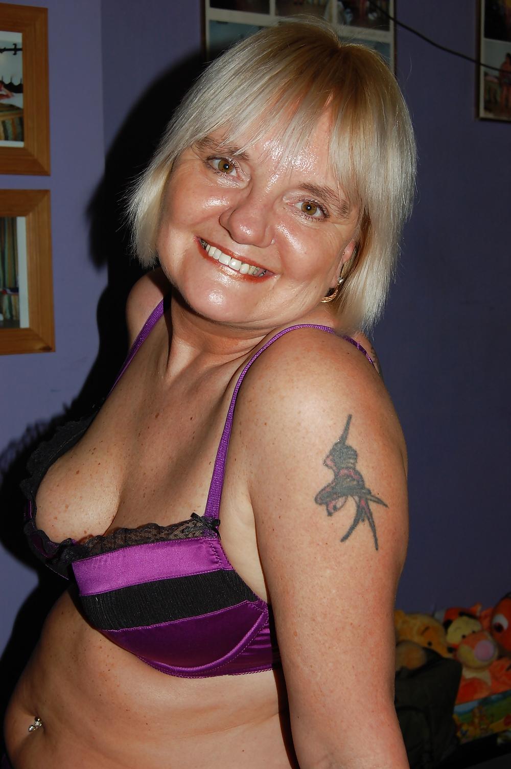 25P Scubabunny , me in red and purple underwear