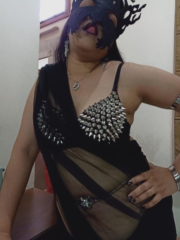 8P Black saree