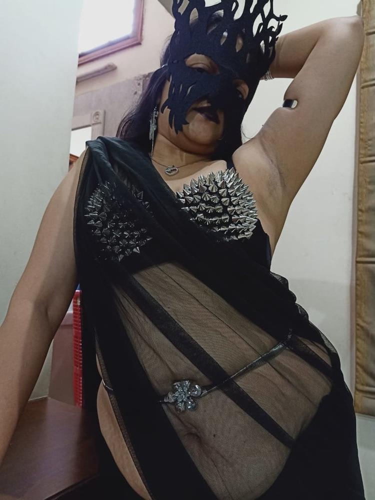 8P Black saree