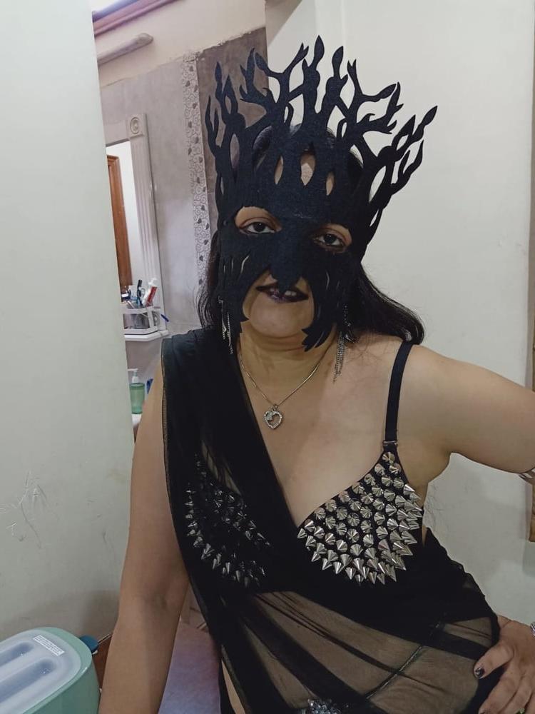 8P Black saree