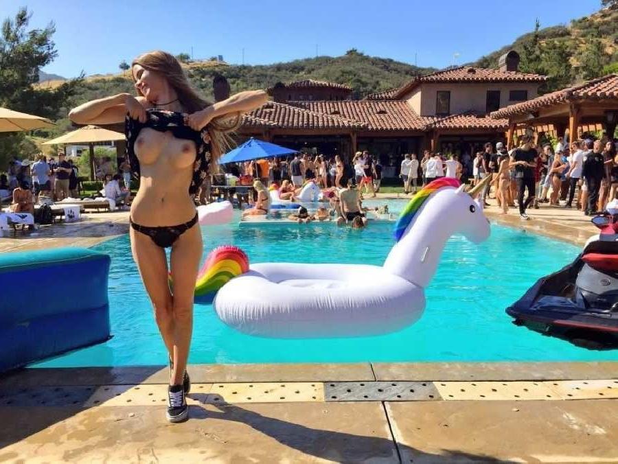 25P Flashing In Public 3