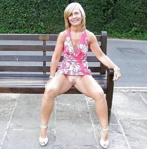 25P Showing the goods in public view