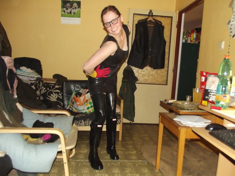 25P Sexy Amateur Lady Private Latex Fotos