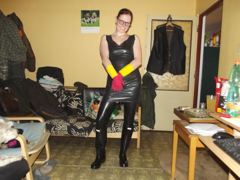 25P Sexy Amateur Lady Private Latex Fotos