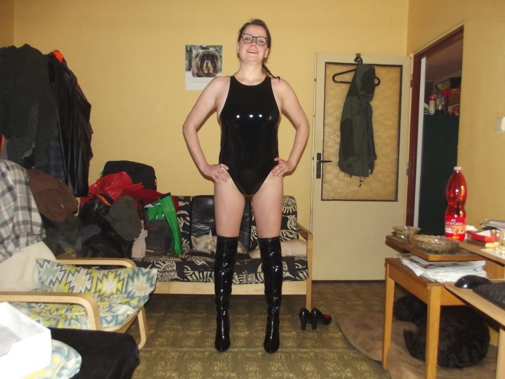 25P Sexy Amateur Lady Private Latex Fotos