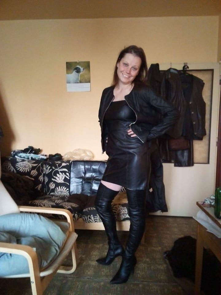 25P Sexy Amateur Lady Private Latex Fotos