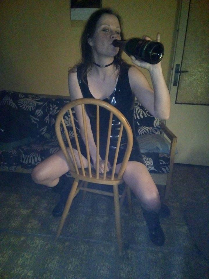 25P Sexy Amateur Lady Private Latex Fotos