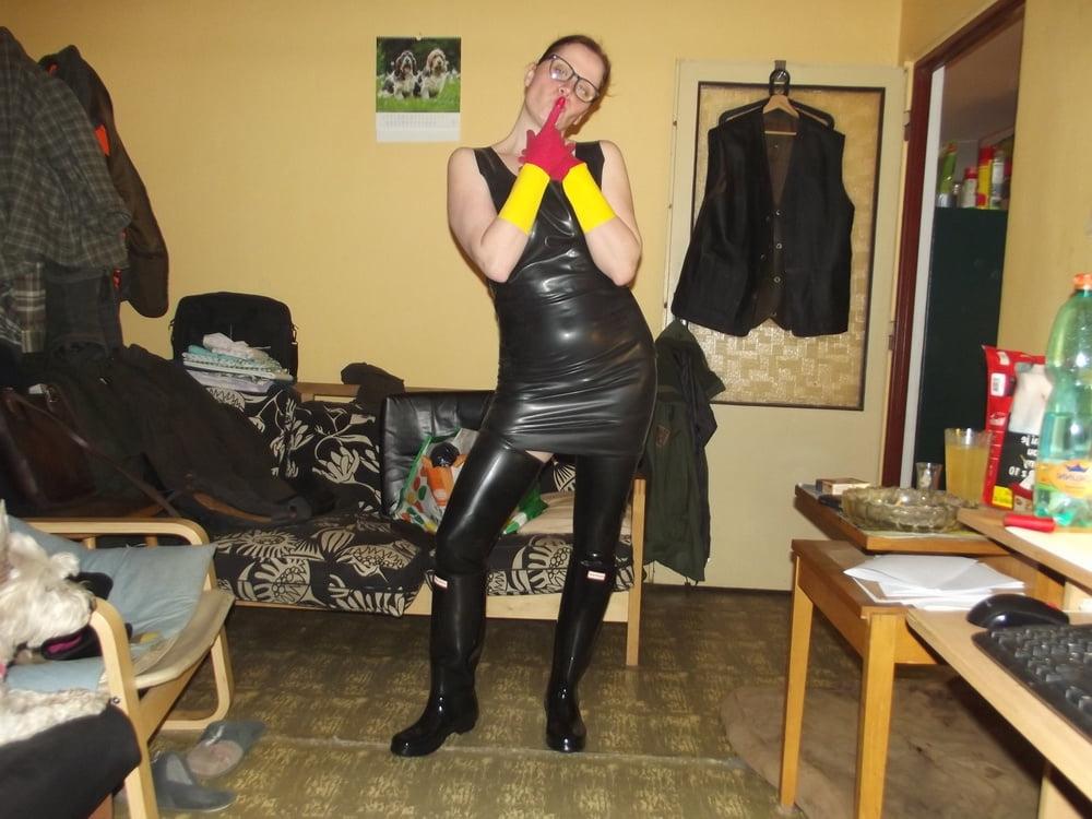 25P Sexy Amateur Lady Private Latex Fotos
