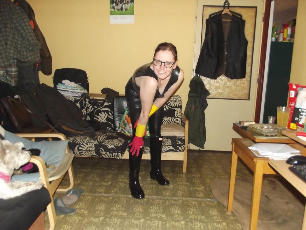 25P Sexy Amateur Lady Private Latex Fotos