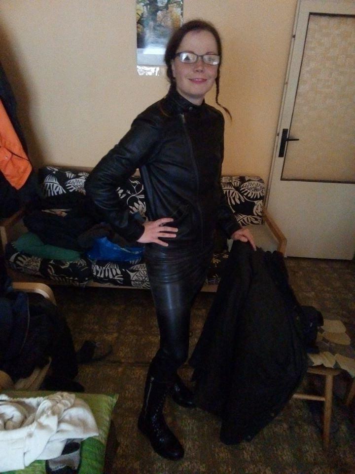 25P Sexy Amateur Lady Private Latex Fotos
