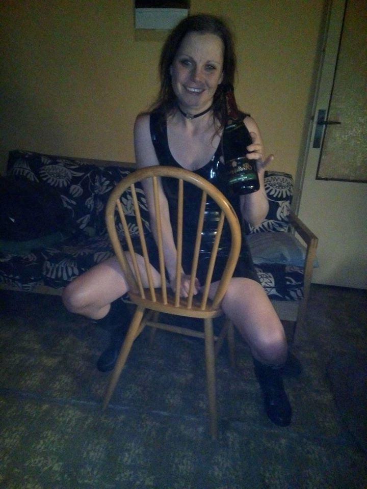 25P Sexy Amateur Lady Private Latex Fotos