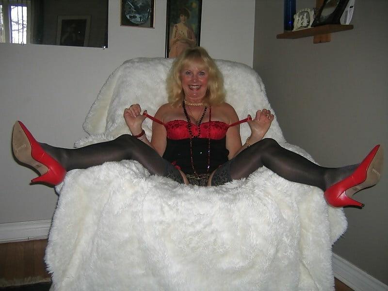 20P Gorgeous blonde granny in sexy red heels
