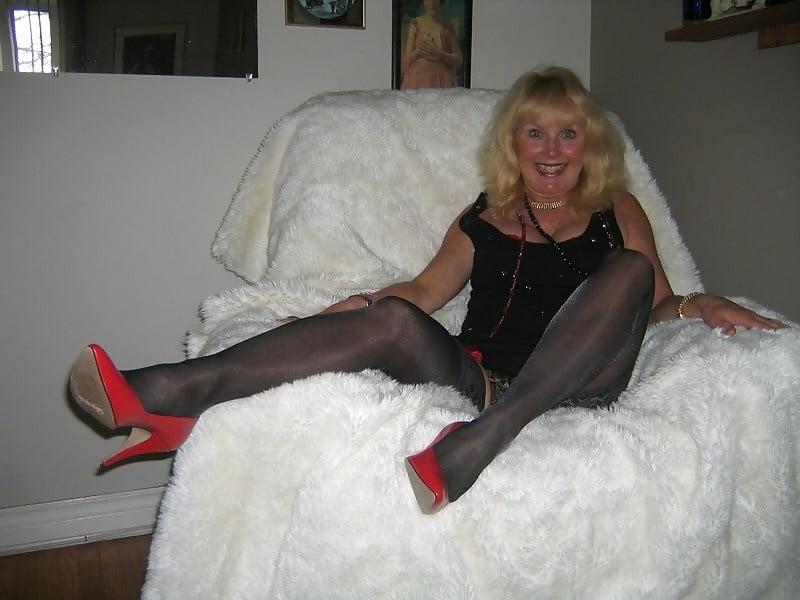 20P Gorgeous blonde granny in sexy red heels