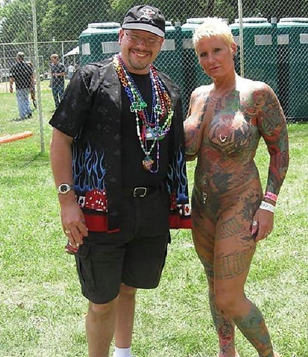 25P Naked in public for fun