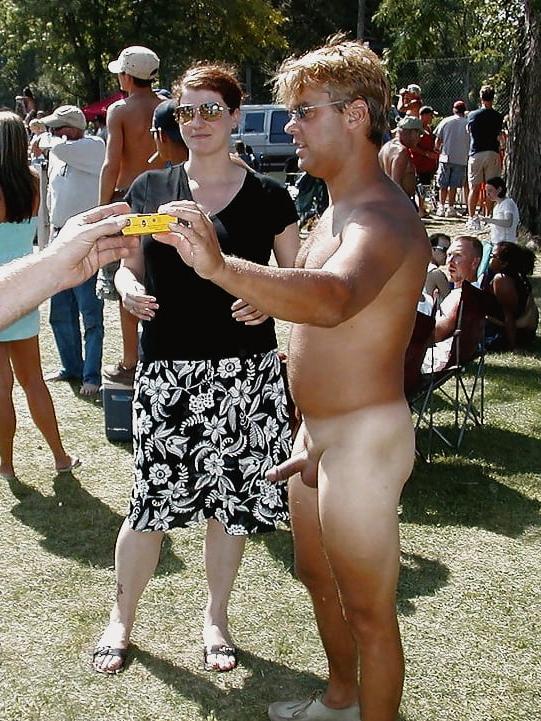 25P Naked in public for fun