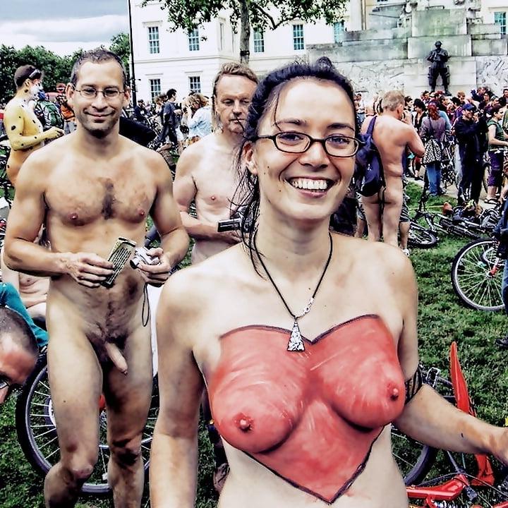 25P Naked in public for fun