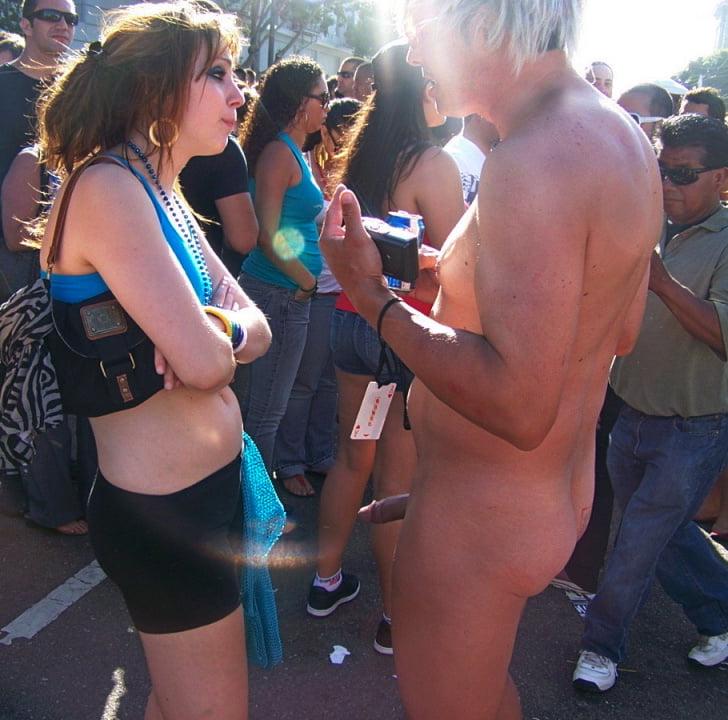 25P Naked in public for fun