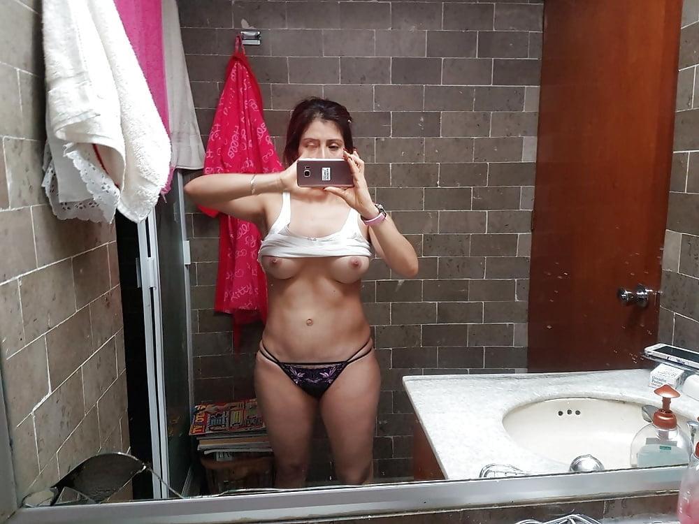 12P HOT LADY