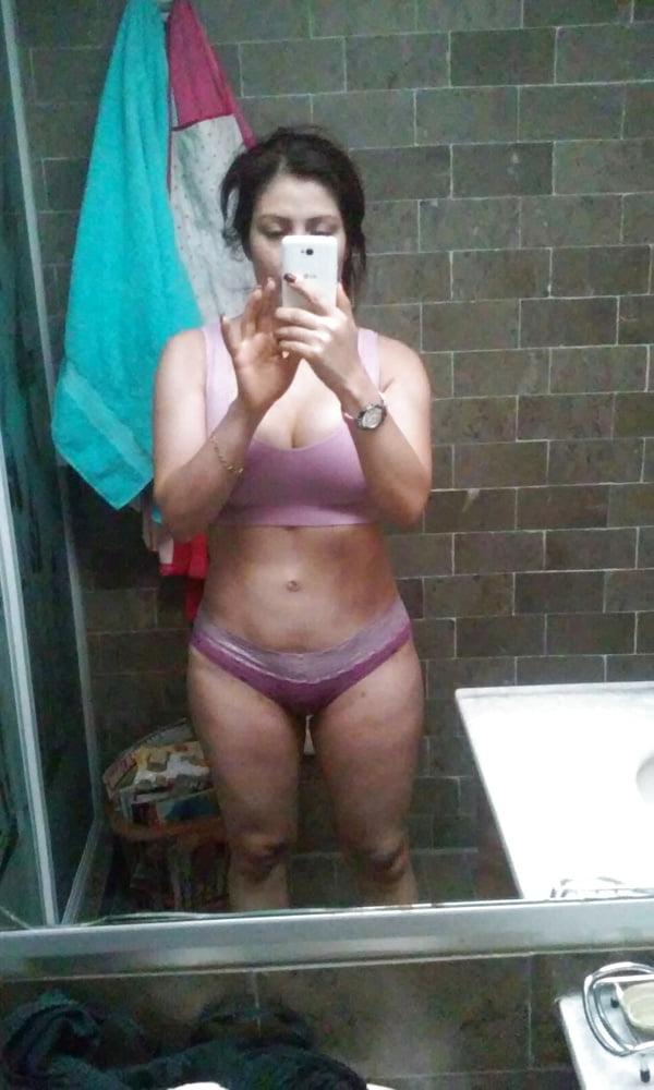 12P HOT LADY