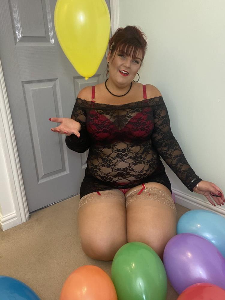 22P Cleavage Kitten