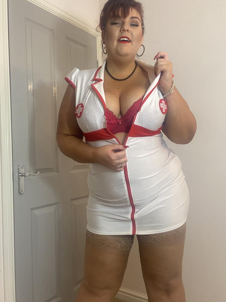 22P Cleavage Kitten