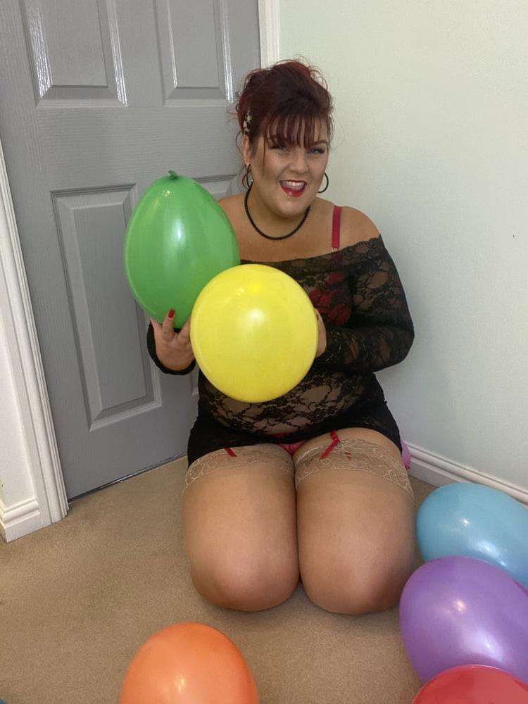 22P Cleavage Kitten