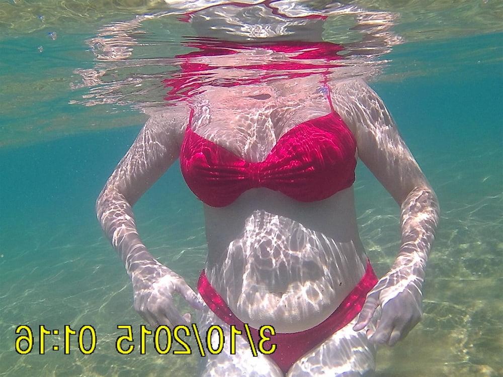 20P Naked Underwater