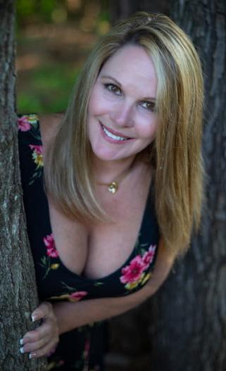 19P Mature ladies braless cleavage pokies 186