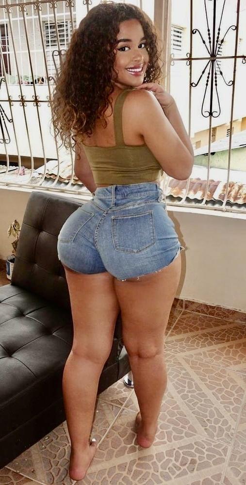 25P Asses I Would Risk Cumming On in Public