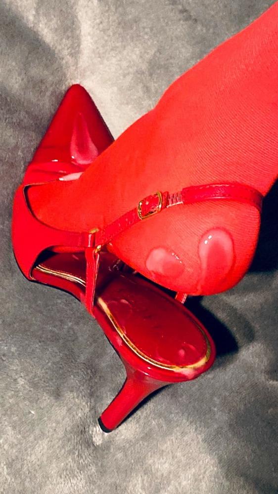 13P My red nylon-heels